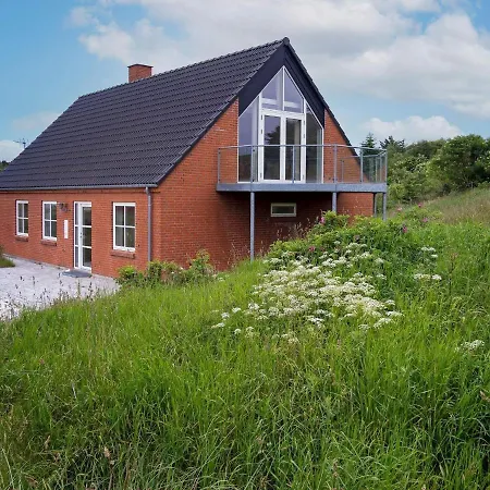 Sprawling Holiday Home In Hanstholm With Whirlpool Feriehus Vigsø