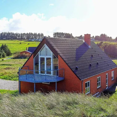 Sprawling Holiday Home In Hanstholm With Whirlpool Feriehus Vigsø